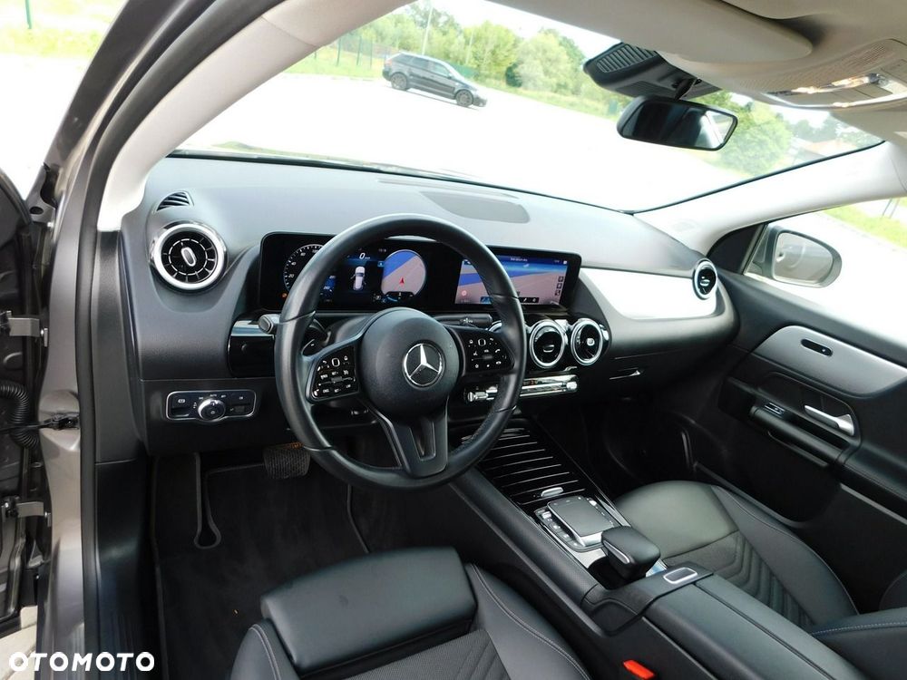 Mercedes-Benz GLA - 16