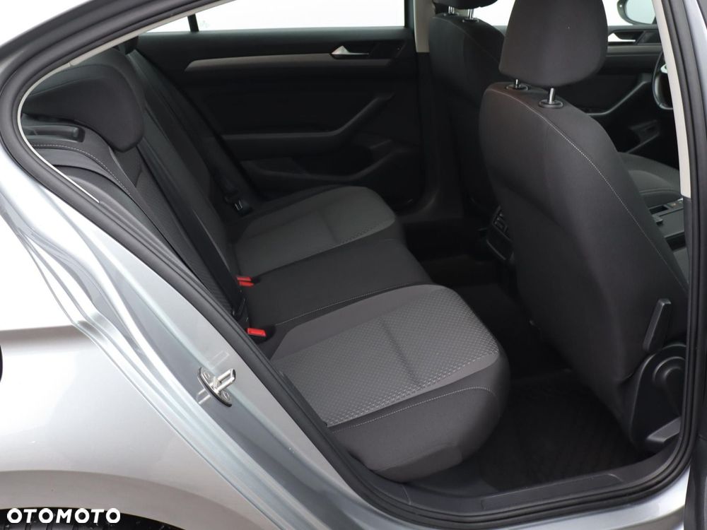 Volkswagen Passat - 7