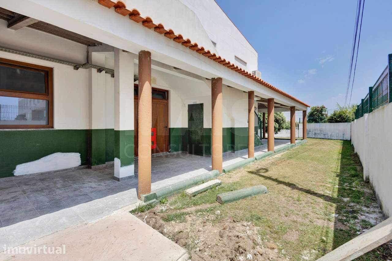 Edifício de 2 pisos em lote de 3750m2 em Peniche - Grande imagem: 4/20