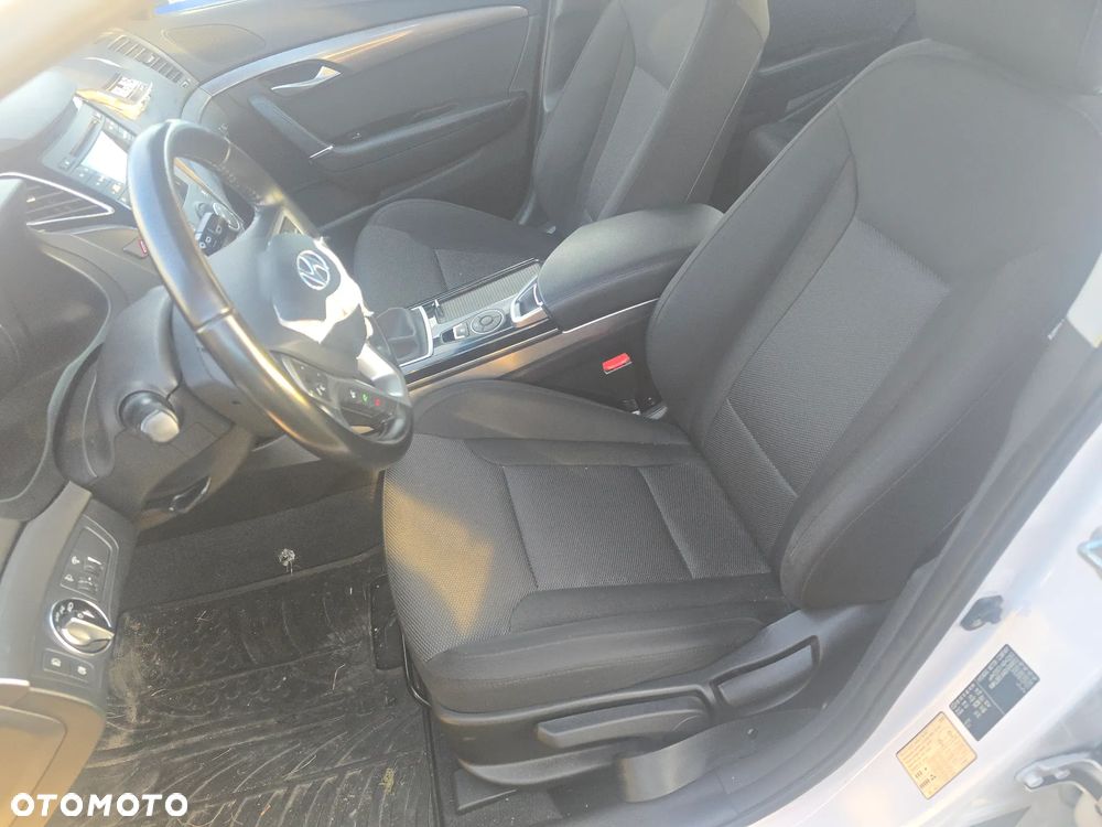 Hyundai i40 Kombi blue 1.6 Family - 6