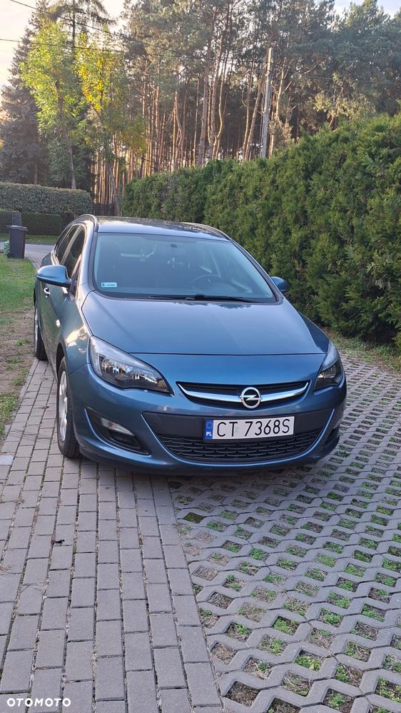 2015 Opel Astra, photograph 1