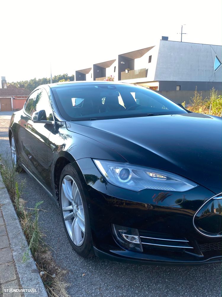 Tesla Model S - 4