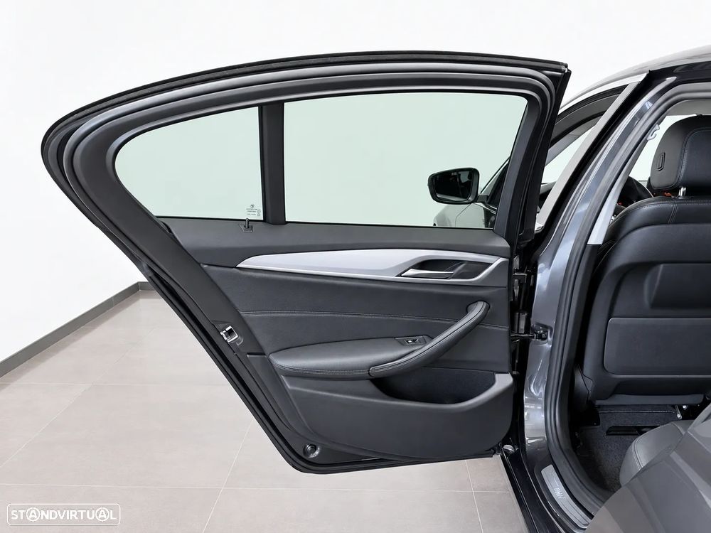 BMW 520 e Line Luxury - 48