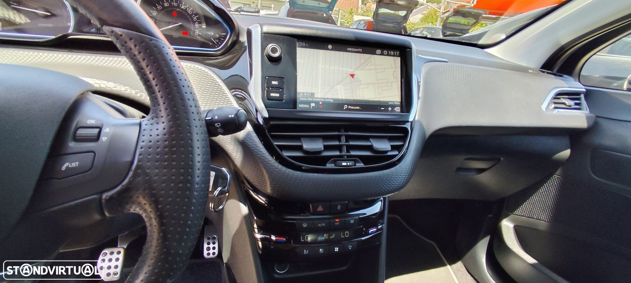 Peugeot 2008 1.6 BlueHDi Crossway - 34