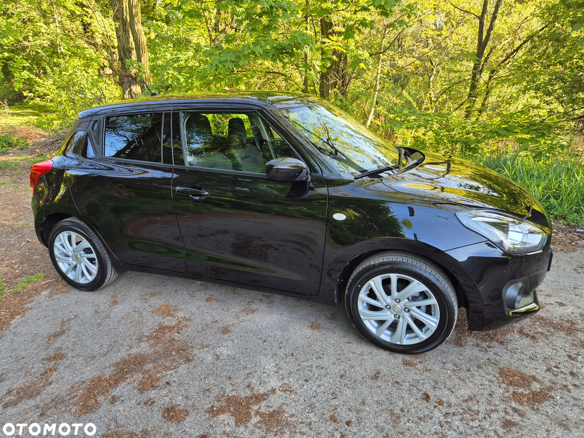 Suzuki Swift 1.2 Dualjet SHVS Premium CVT - 11