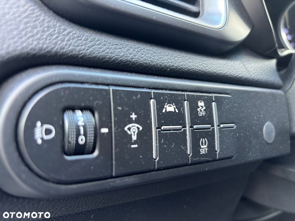 Kia Ceed - 11