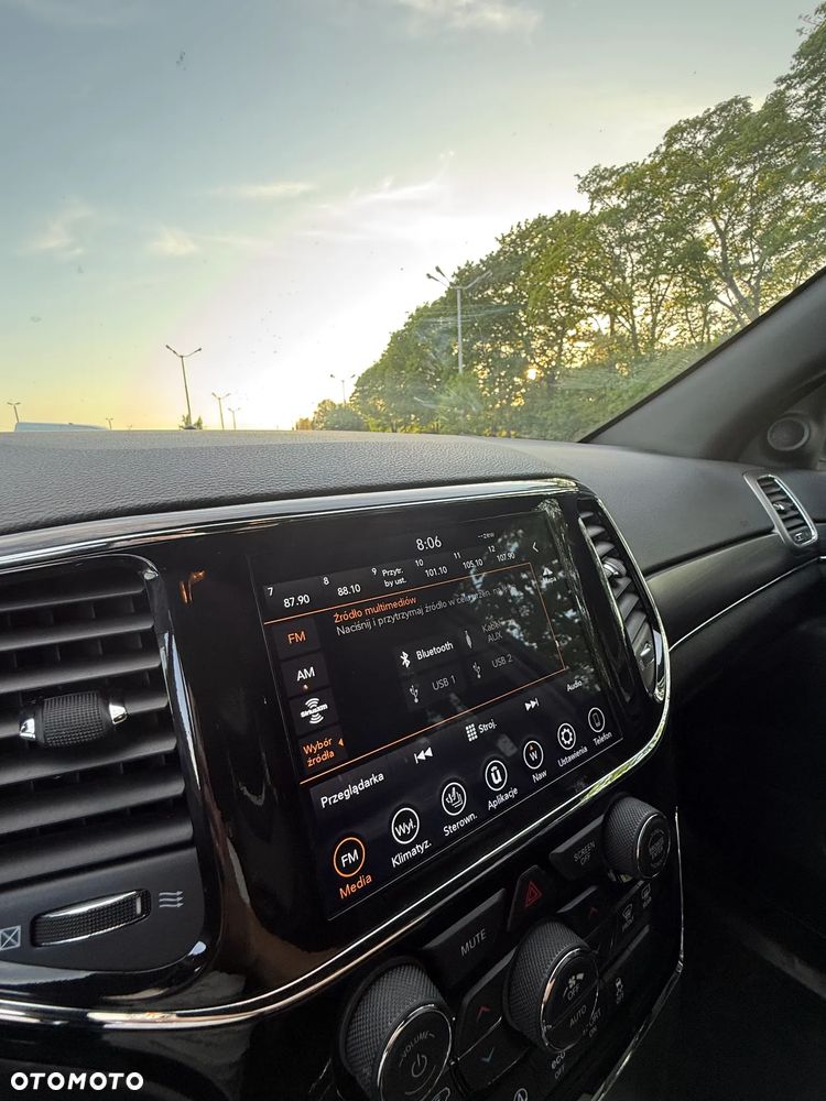 Jeep Grand Cherokee - 17