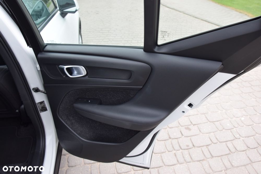 Volvo XC 40 T3 Geartronic Momentum Pro - 31