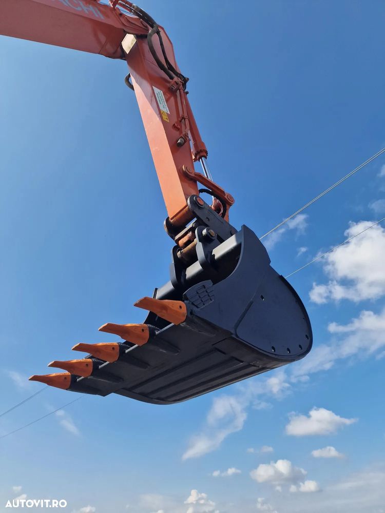 Hitachi ZX225-6, 26,2t, 2021, 2.976h, COMPACT. CUPLA RAPIDA, cupa NOUA, camera spate si laterale, lant 90% ok doar 300h mars, consum mediu 11l/h, ad sapare 7m, motor Isuzu, produs in JAPONIA, revizia efectuata, scaun cu incalzire,CA NOU, PROMOTIE 113.900 EUR - 4