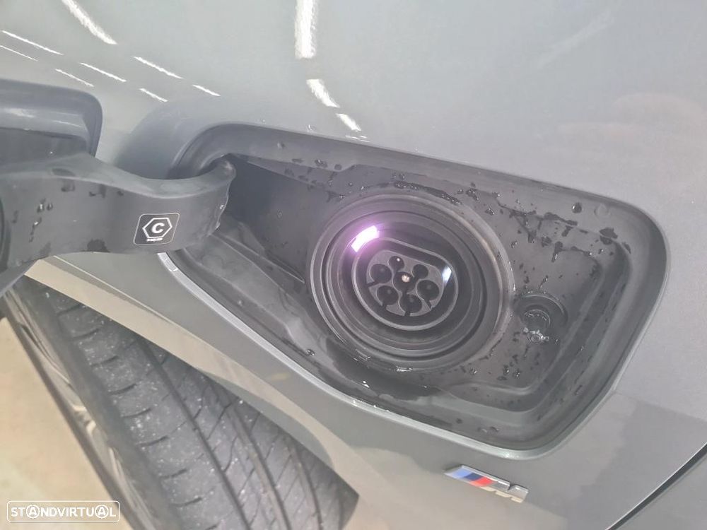 BMW 230xe Active Tourer - 10