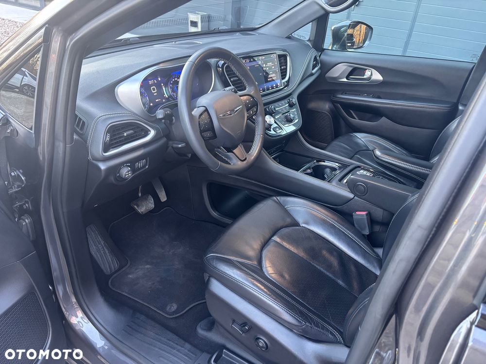 Chrysler Pacifica - 12