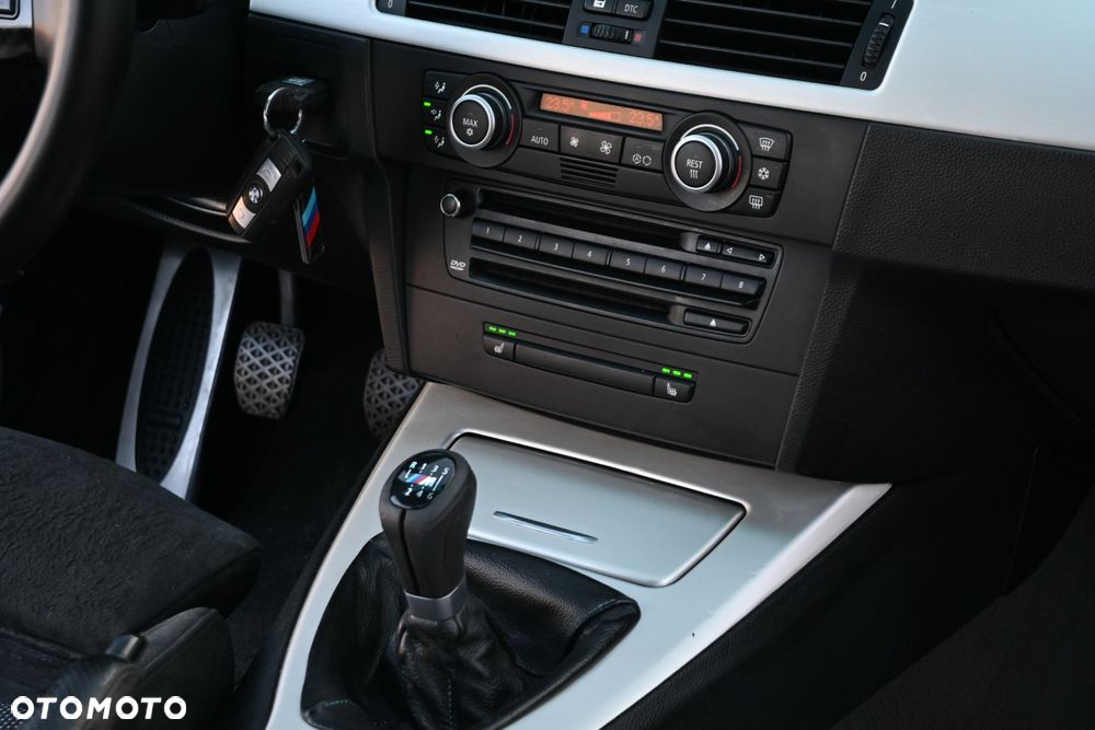 BMW Seria 3 318d DPF Edition Sport - 24