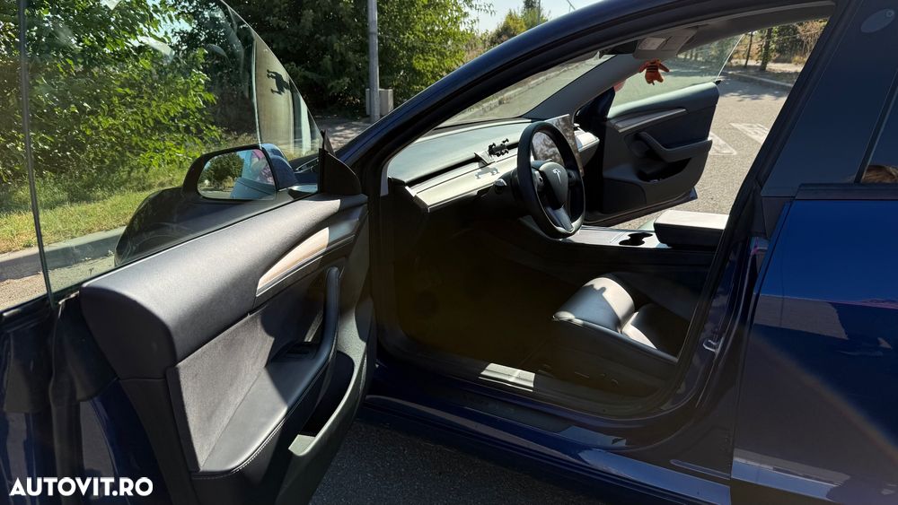 Tesla Model 3 - 10