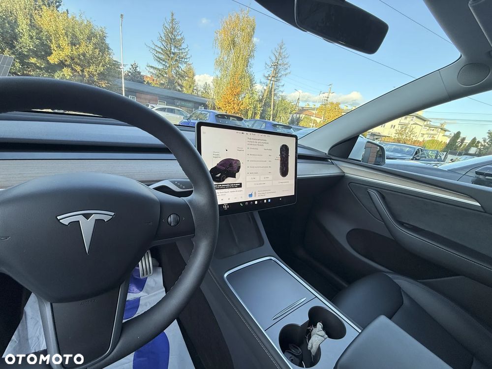 Tesla Model Y Performance AWD - 25