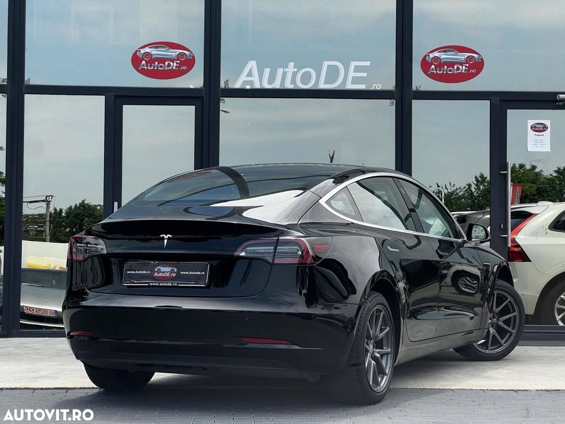Tesla Model 3 - 4