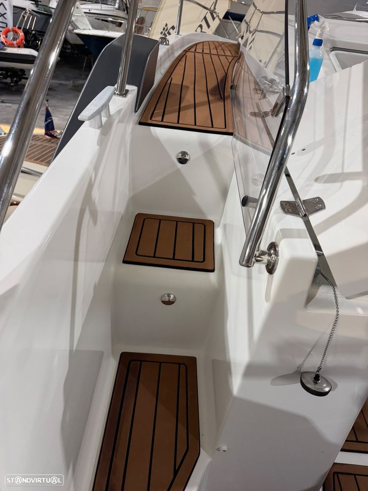 Beneteau 8.8 Sundeck - 19