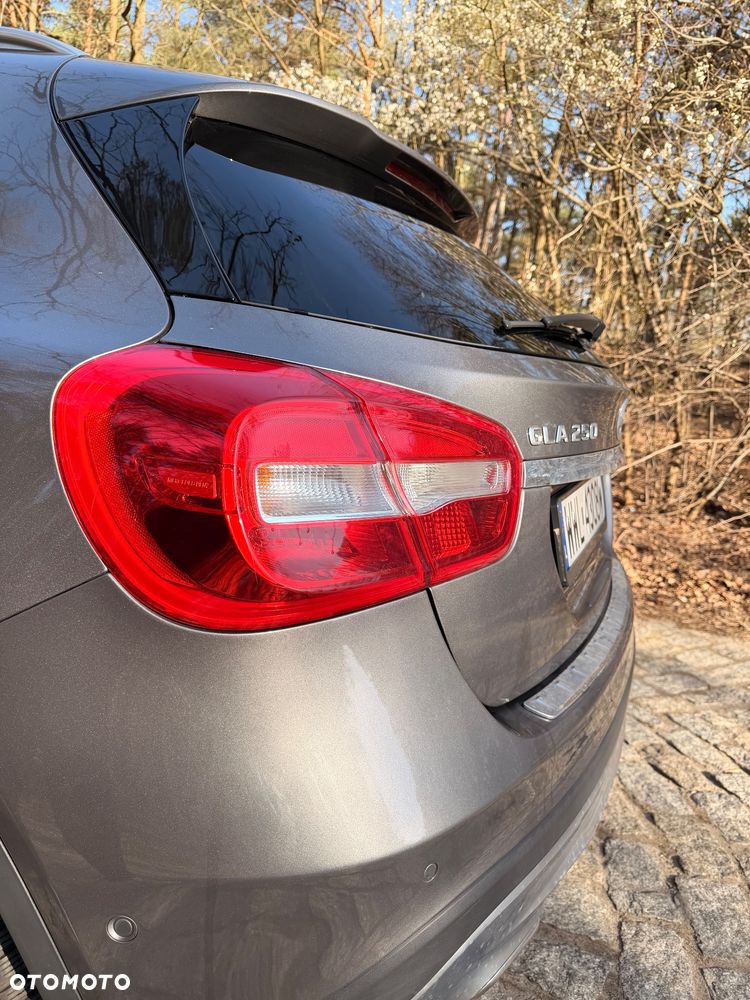 Mercedes-Benz GLA 250 4-Matic - 18