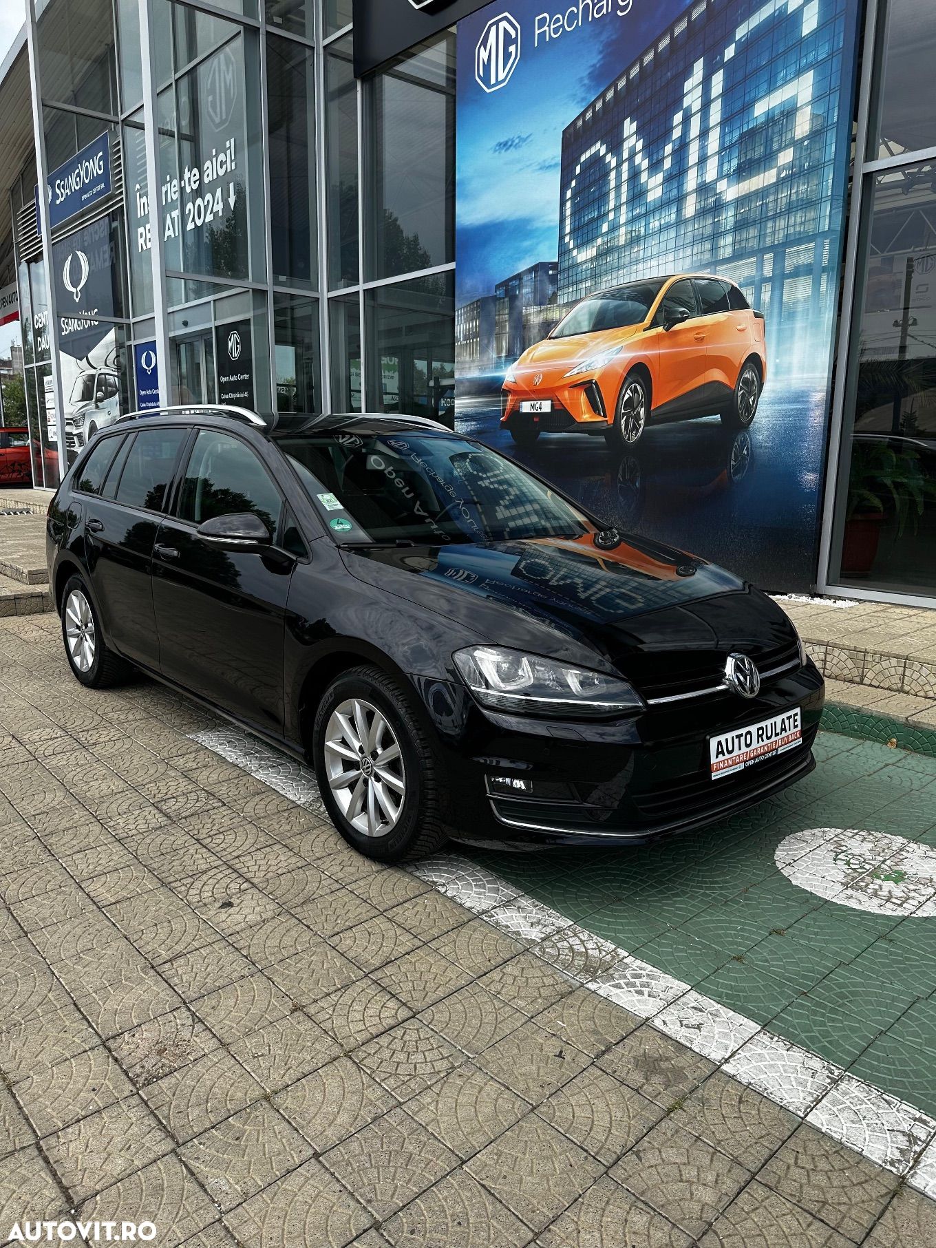Volkswagen Golf 1.6 TDI BlueMotion Technology DSG Lounge - 1