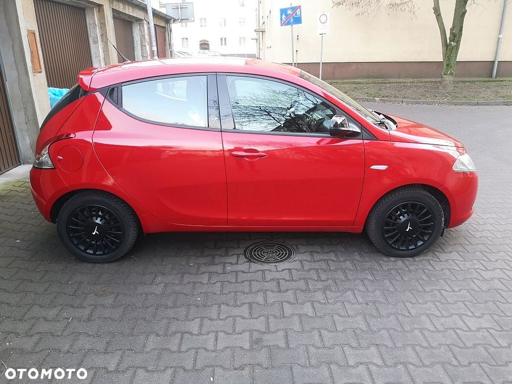 Lancia Ypsilon 1.2 8V Black&Red S&S - 5