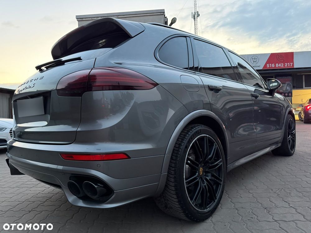 Porsche Cayenne Turbo S - 4