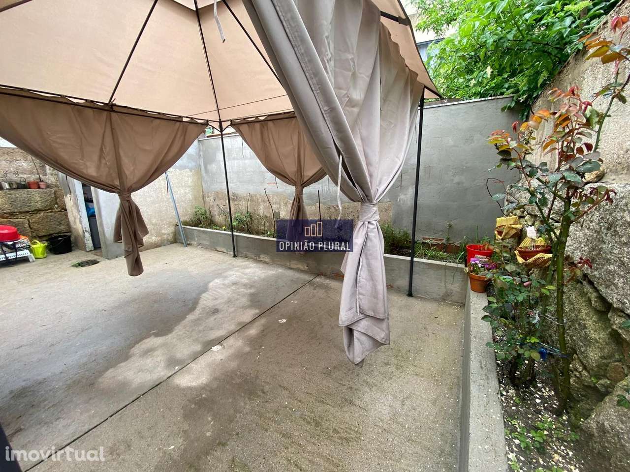 Moradia T3 com terraço e garagem - junto ao Jardim de Arca dÁgua - Grande imagem: 2/15