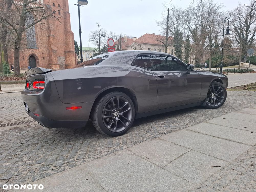 Dodge Challenger - 9