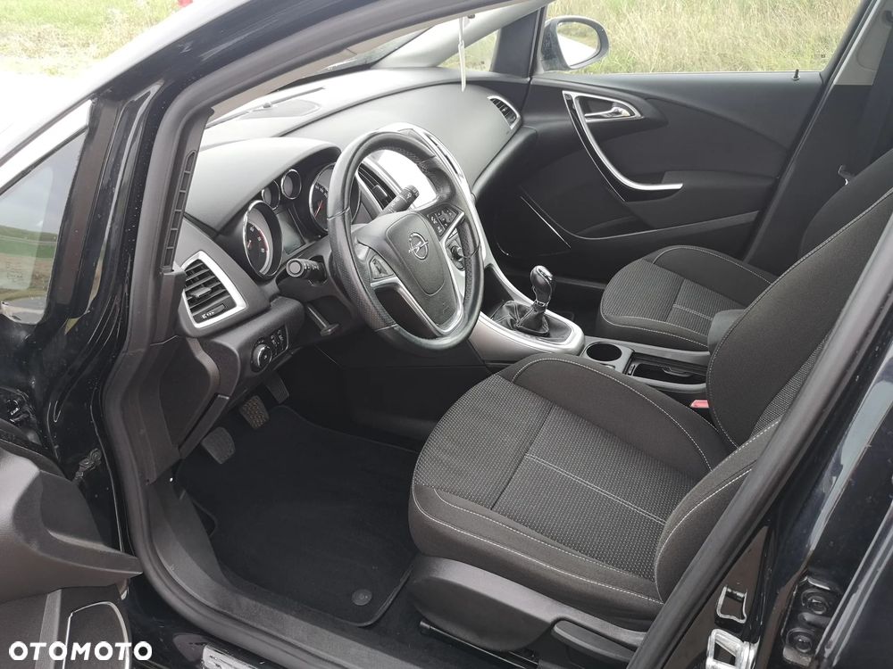 Opel Astra 2010 photo 5