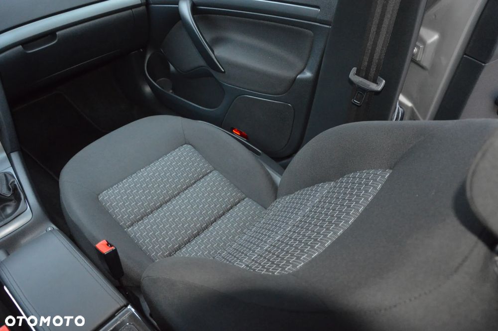 Skoda Octavia 1.6 Ambiente - 16