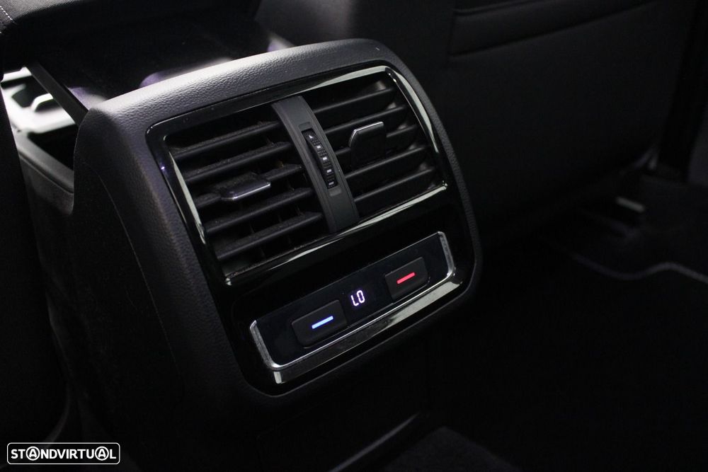 VW Passat Variant 2.0 TDI Business DSG - 43