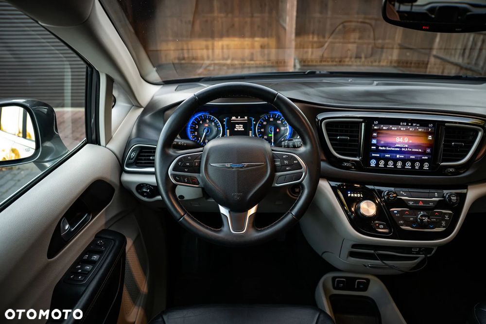 Chrysler Pacifica - 33