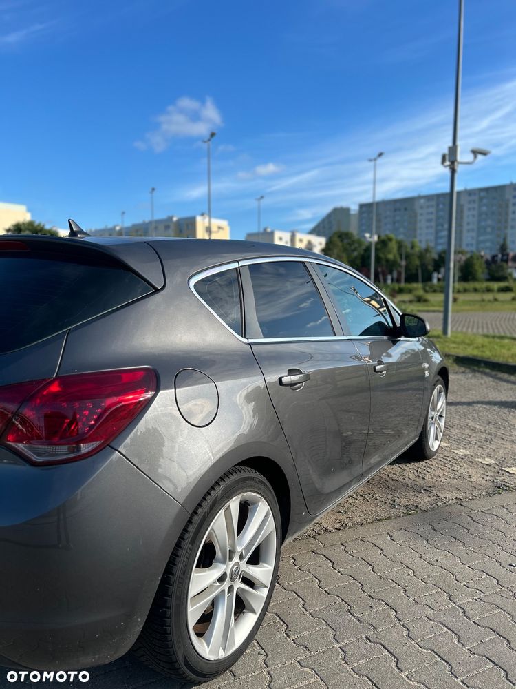 Opel Astra 1.6 T Cosmo - 3