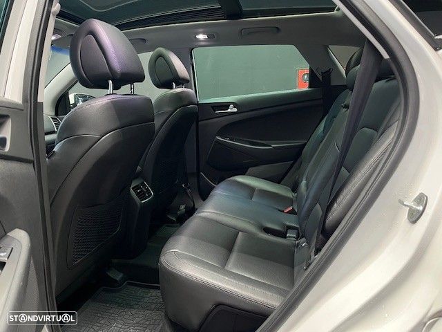 Hyundai Tucson 2.0 CRDi 4WD Auto Premium - 12