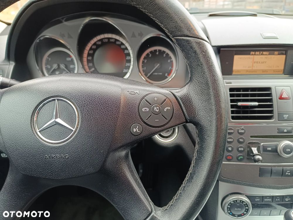 Mercedes-Benz Klasa C 250 CGI Automatik BlueEFFICIENCY Avantgarde - 19