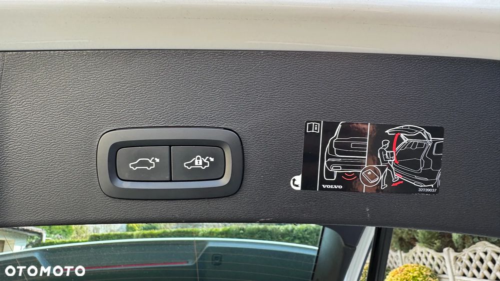 Volvo XC 40 T3 Geartronic Momentum Pro - 30