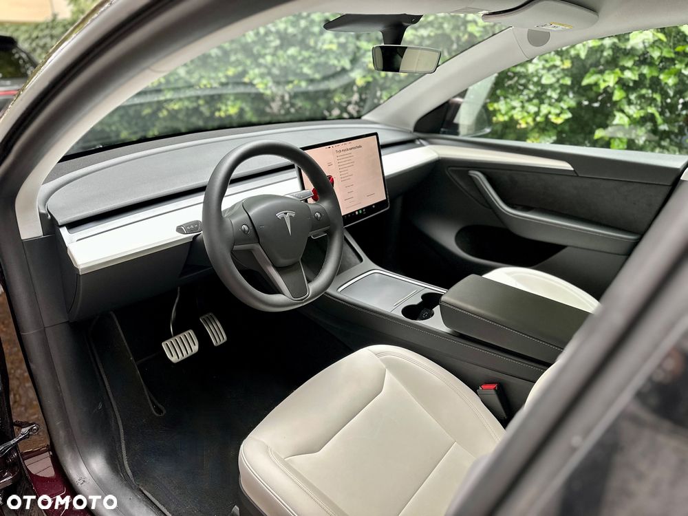 Tesla Y Performance AWD - 11