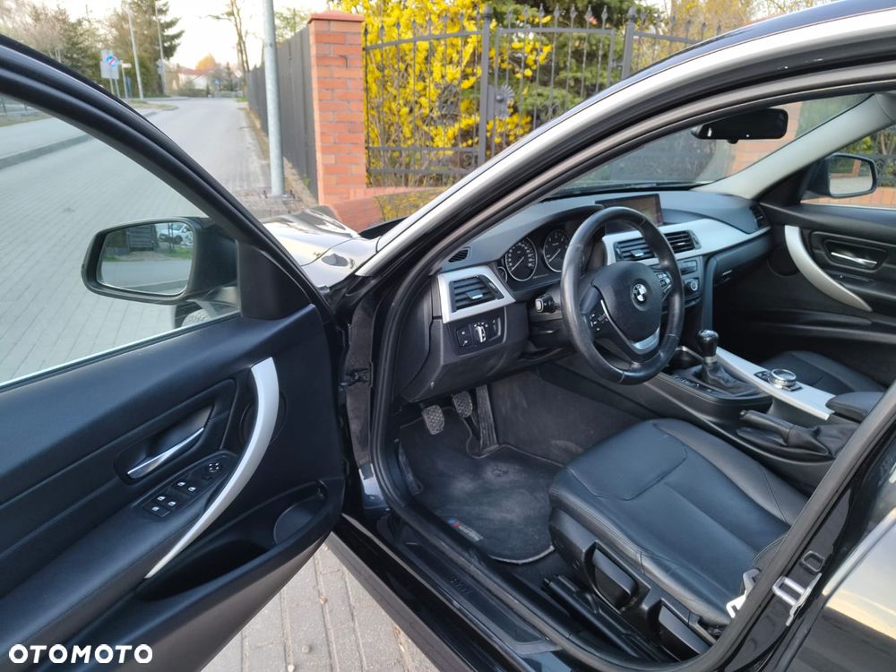 BMW Seria 3 318d Sport Line - 10