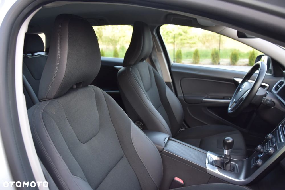 Volvo V60 D3 Momentum - 31