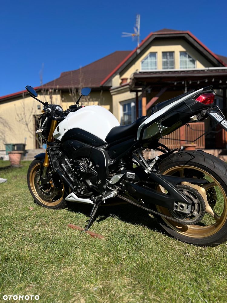 Yamaha FZ8 - 16