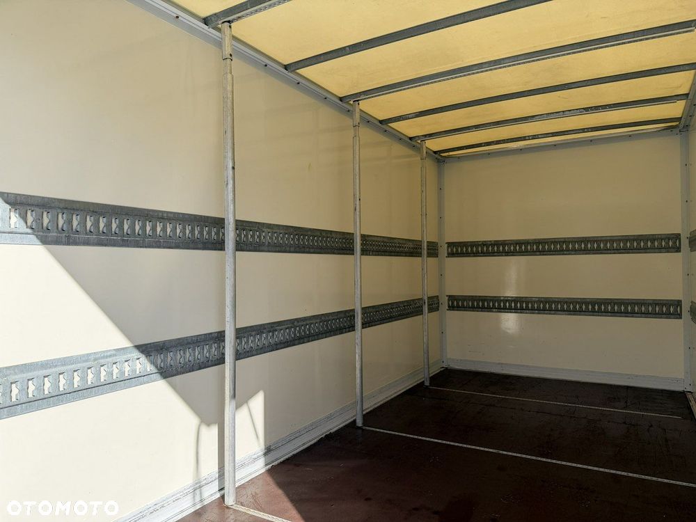 Mercedes-Benz Sprinter - 20