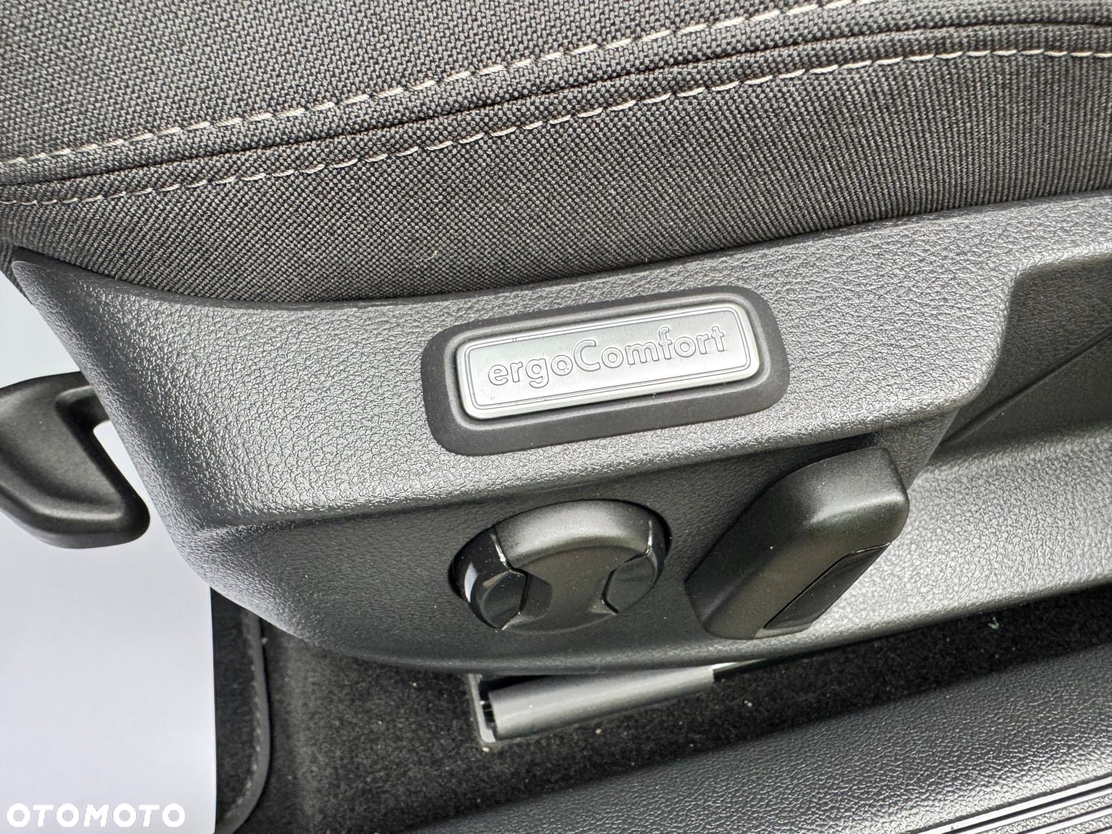 Volkswagen Passat Variant 1.5 TSI OPF DSG Elegance - 35