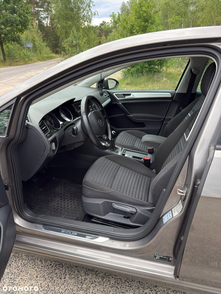 Volkswagen Golf - 10