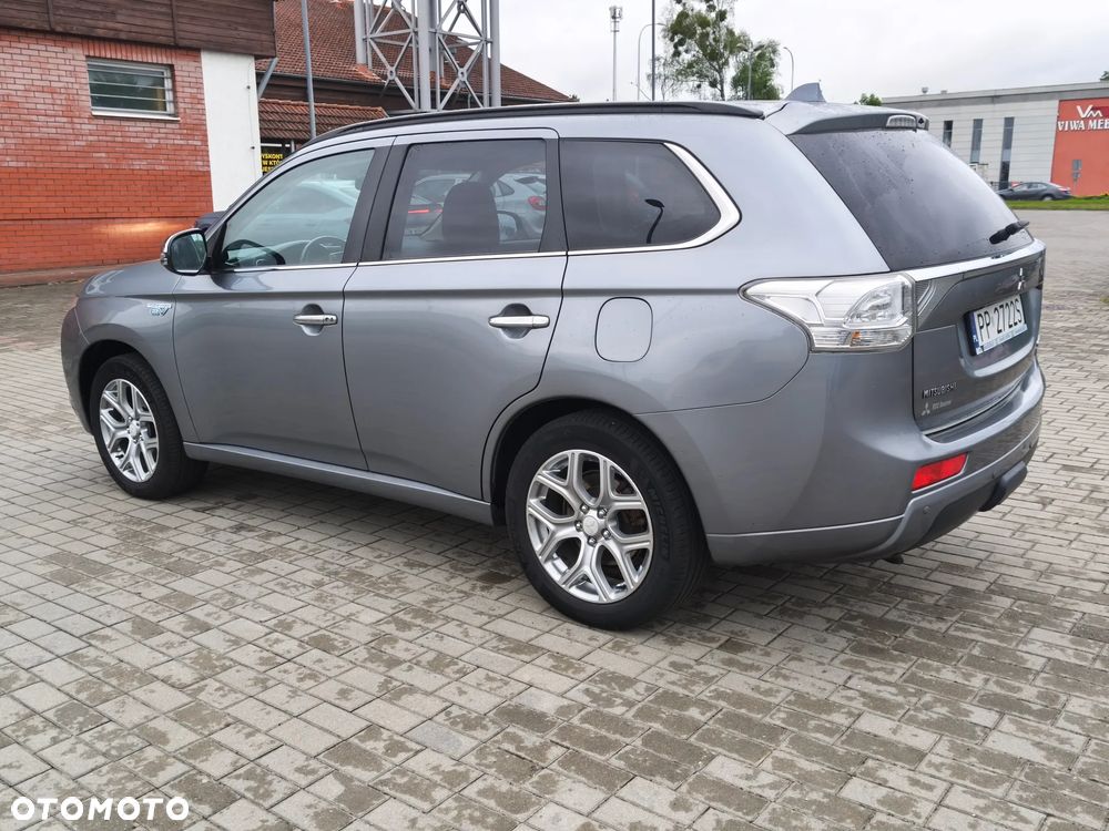 Mitsubishi Outlander Instyle NAVI + - 2