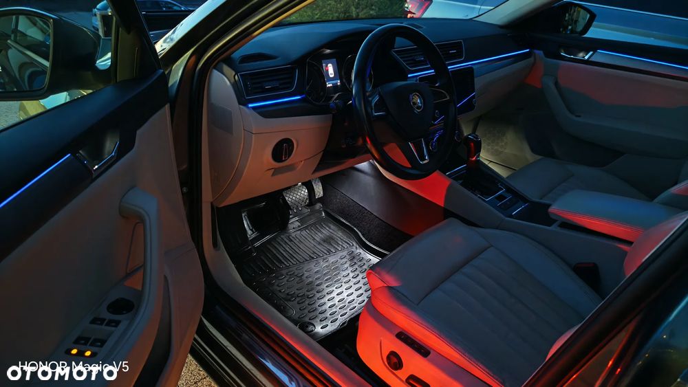 Skoda Superb 2.0 TDI DSG Premium Edition - 7