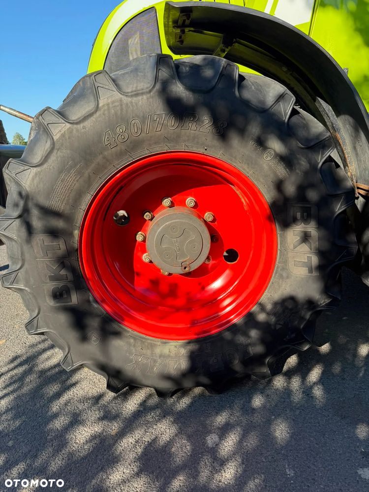 Claas Arion 640 - 12