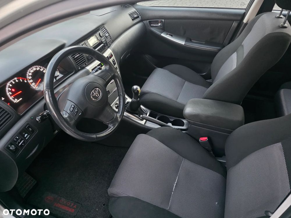 Toyota Corolla 1.6 VVT-i Executive - 17