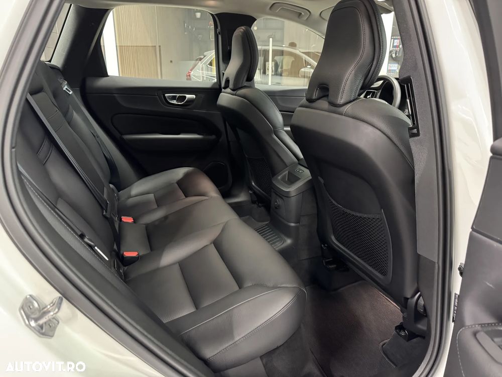 Volvo XC 60 T6 AWD Recharge Geartronic Inscription - 10