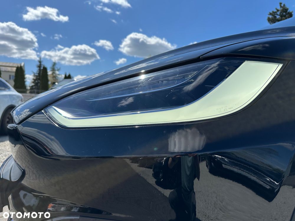 Tesla Model X - 3