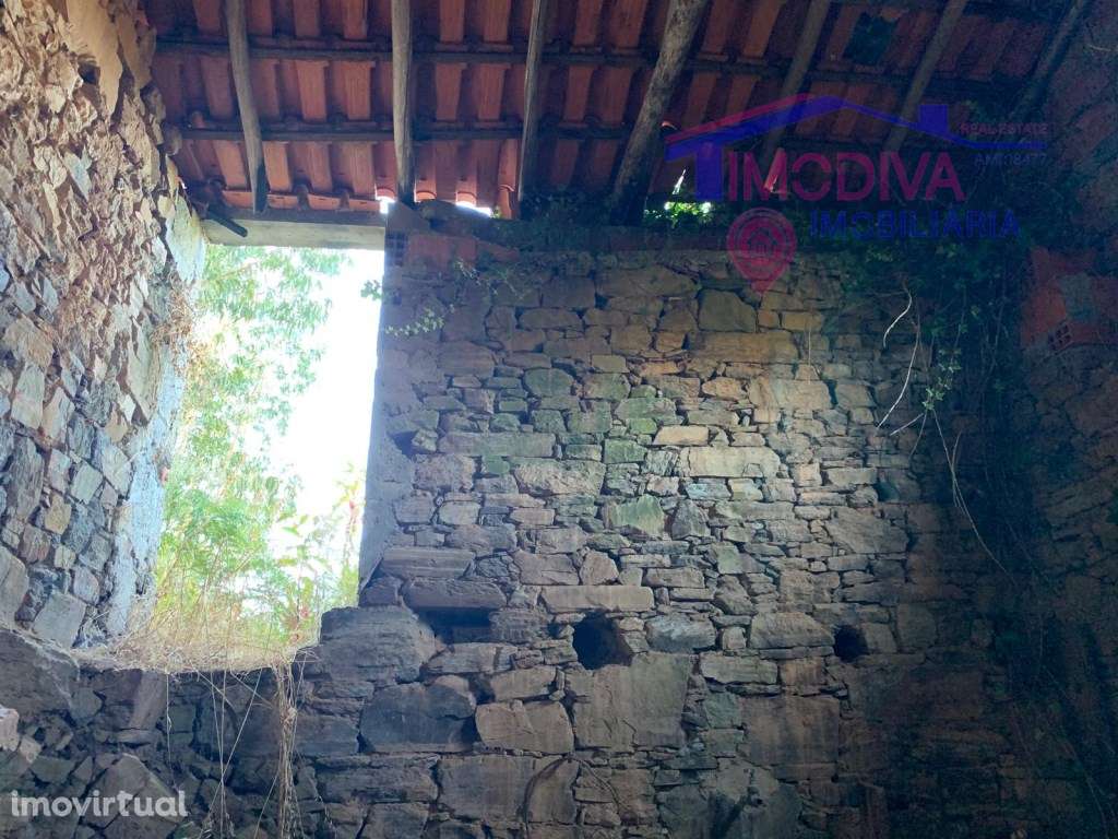 Casa de pedra com terreno de 5000m2 - Grande imagem: 3/16