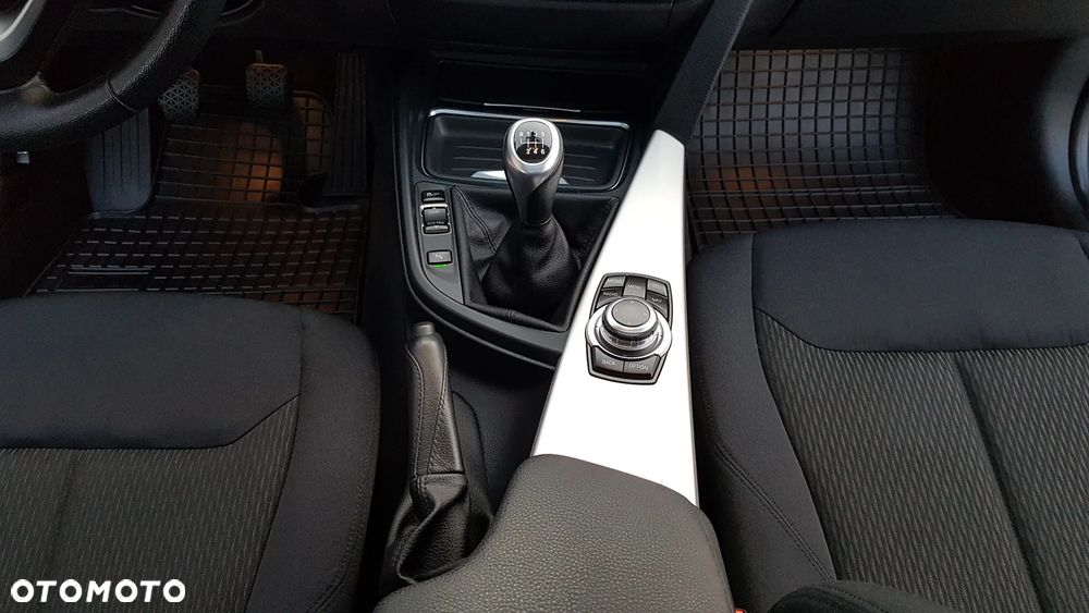 BMW Seria 3 318d Modern Line - 38