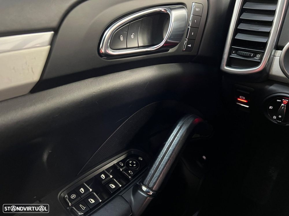 Porsche Cayenne S E-Hybrid - 14